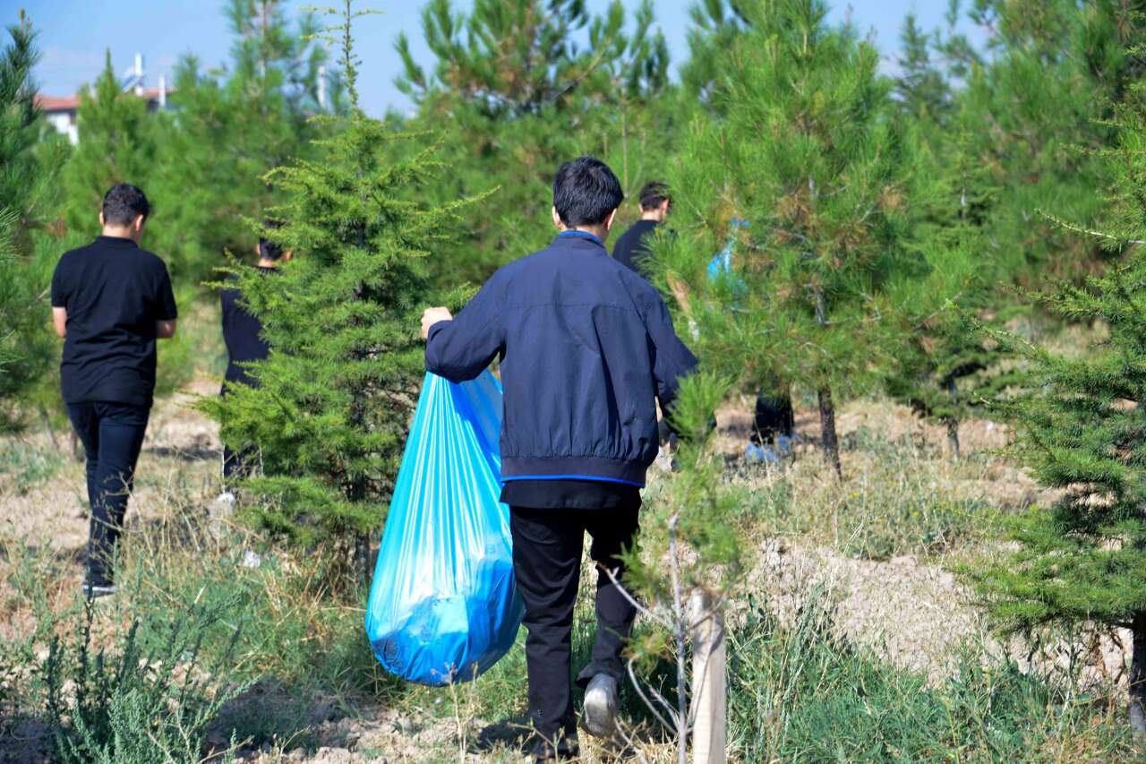 Konya’da gençler çevre bir araya geldi! Alakova temizlendi 1